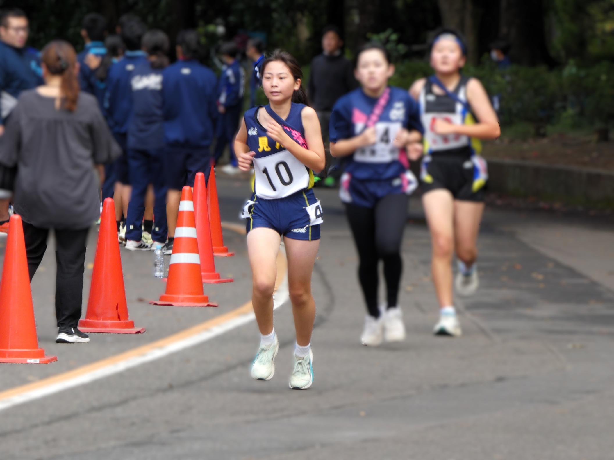 04 競り負けないように力いっぱい走ります