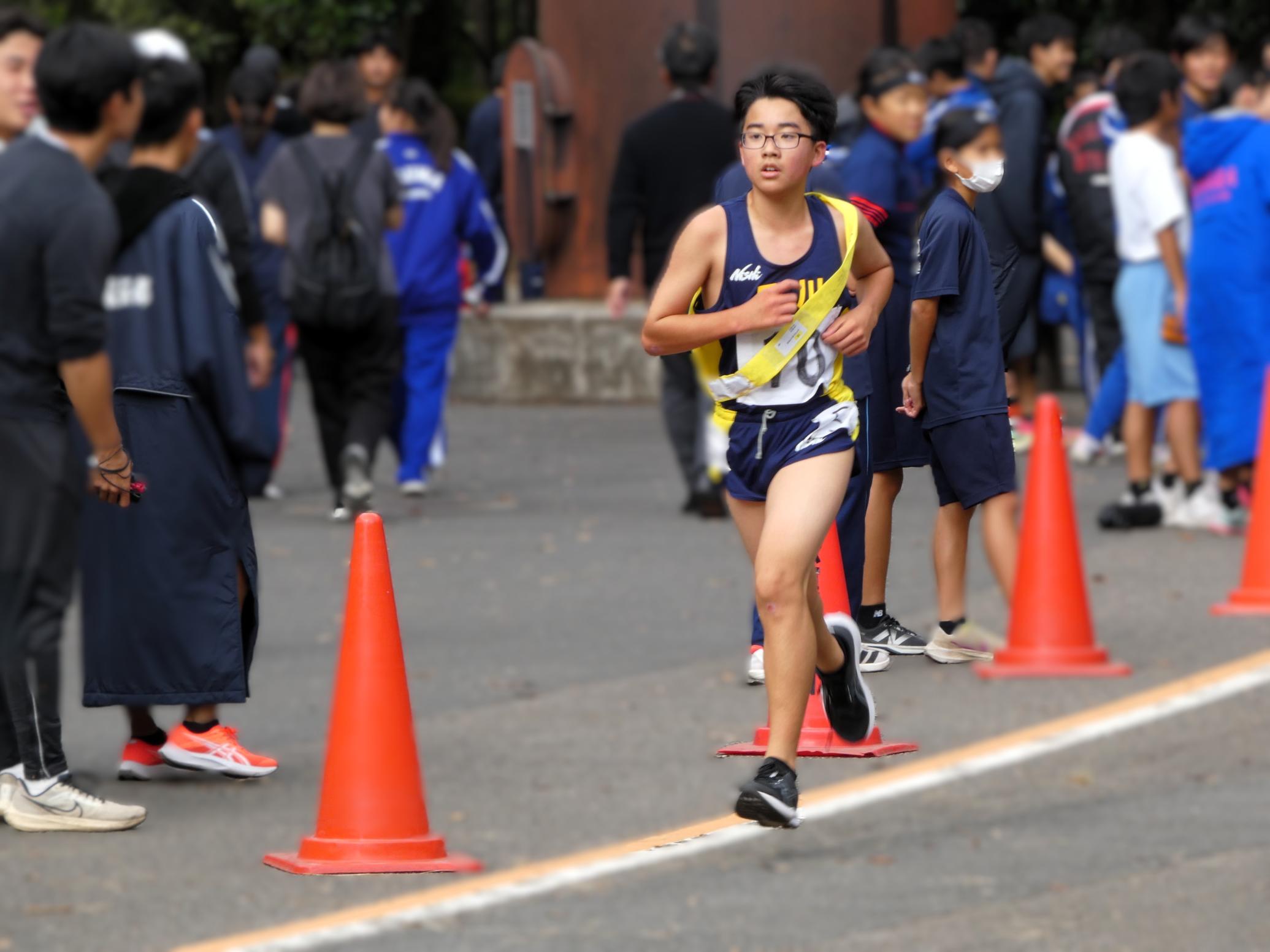 10 アンカーにタスキをつなぎます
