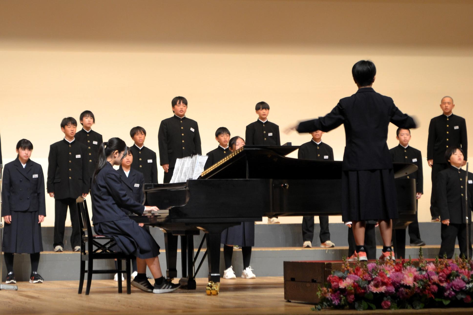15 １年５組「地球星歌～笑顔のために～」