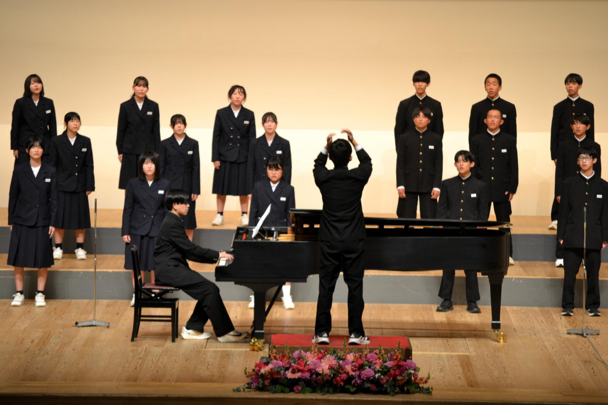 27 ３年３組「群青」