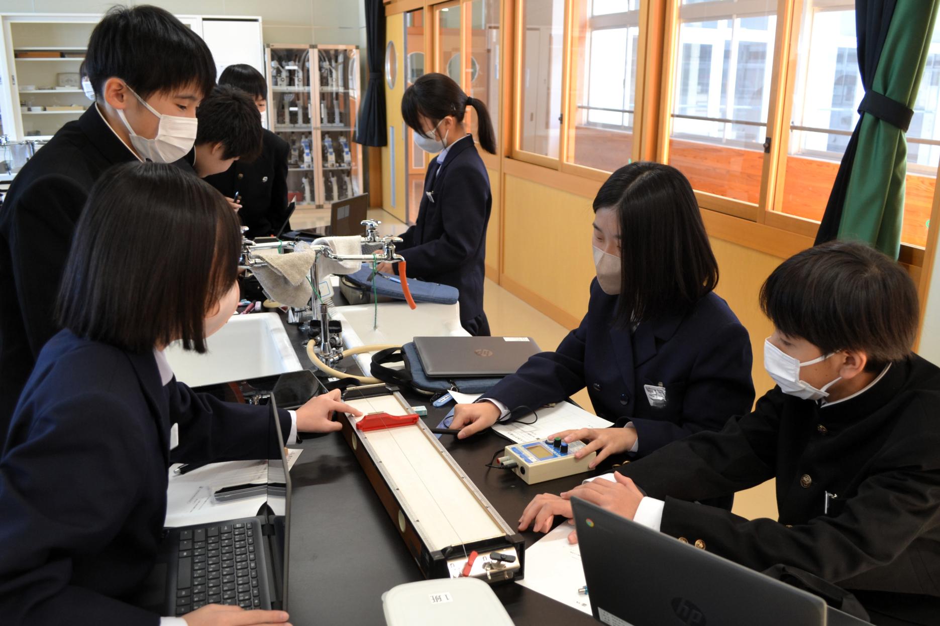 12 音の性質を調べています 12 音の性質を調べています
