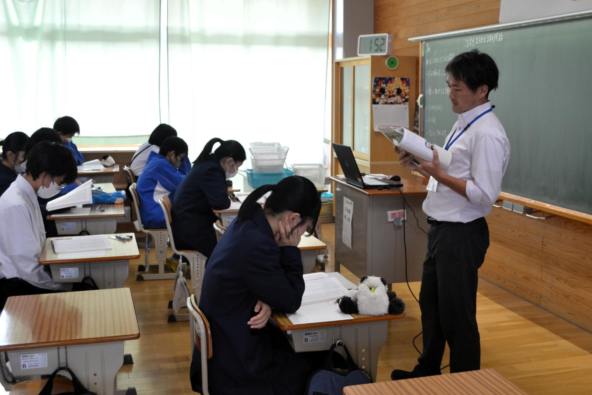 03 教師の範読を聞きます