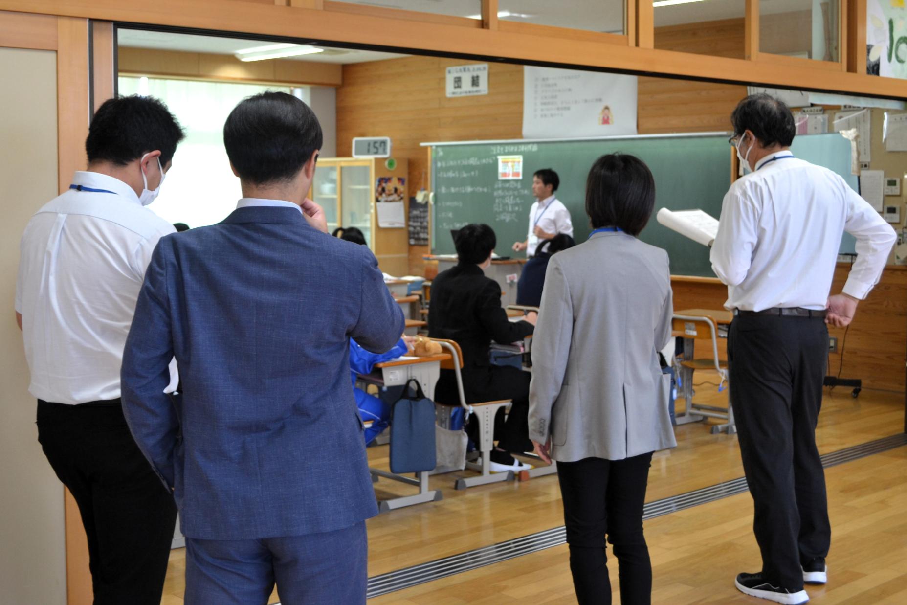 06 職員で学び合いました 06 職員で学び合いました