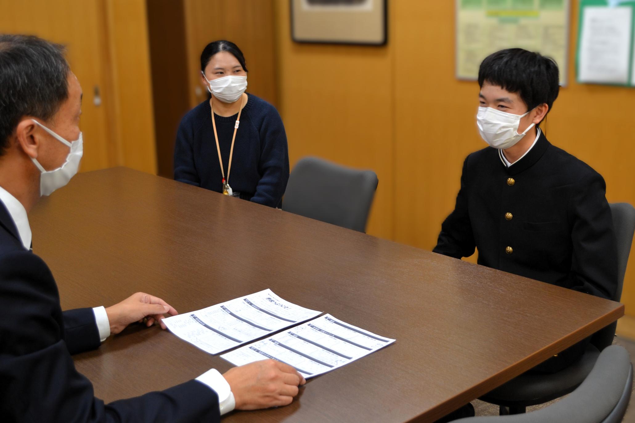 03 広報委員の力作が賞賛されました 03 広報委員の力作が賞賛されました
