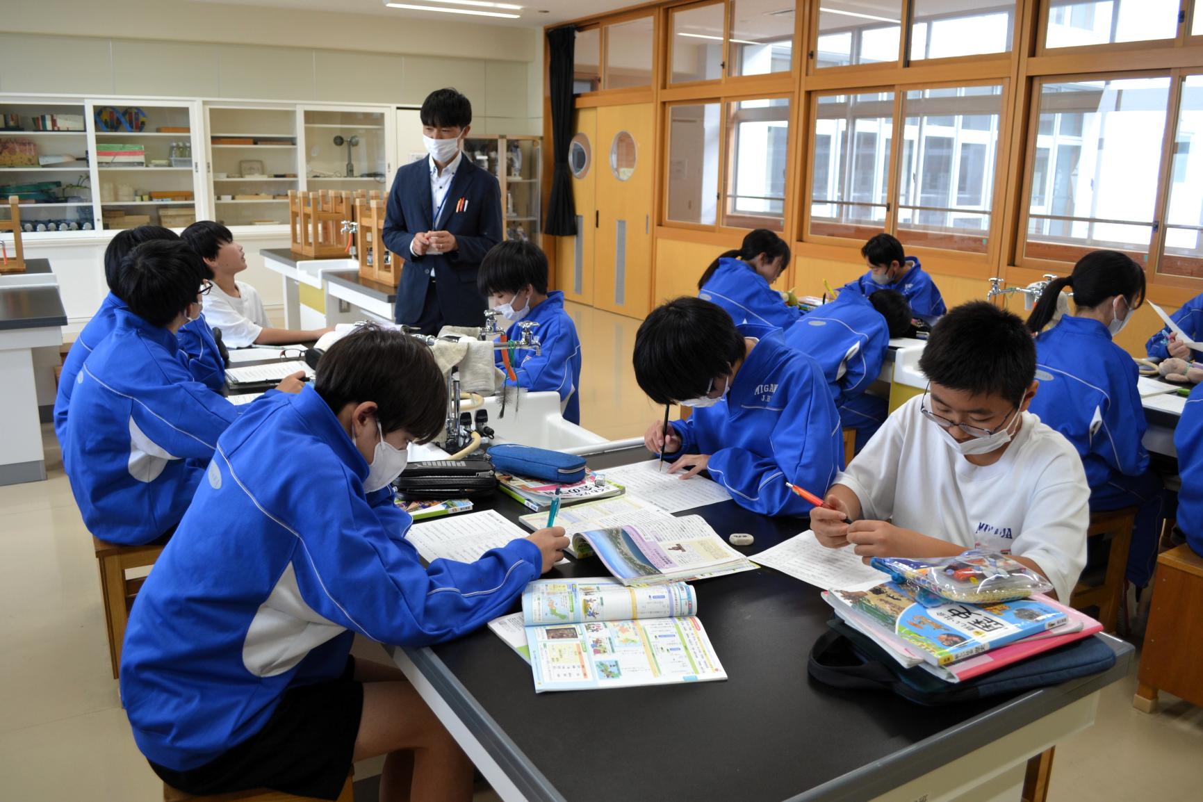 06 第一理科室では社会の学習