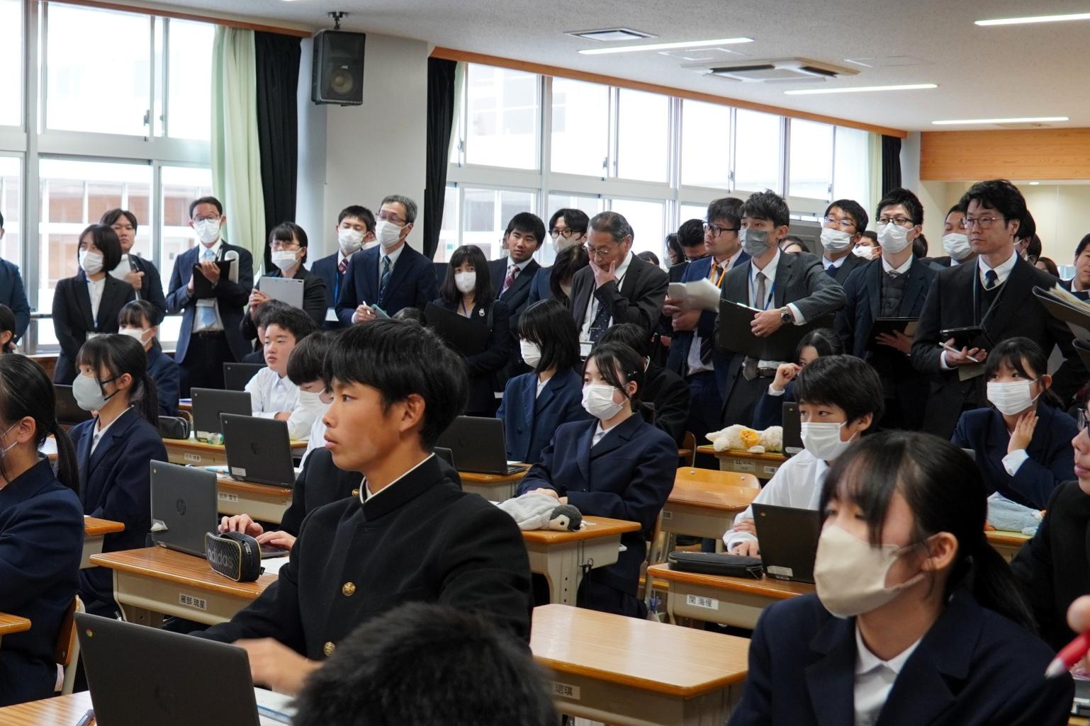 03 県内全域から70名以上が参観しました