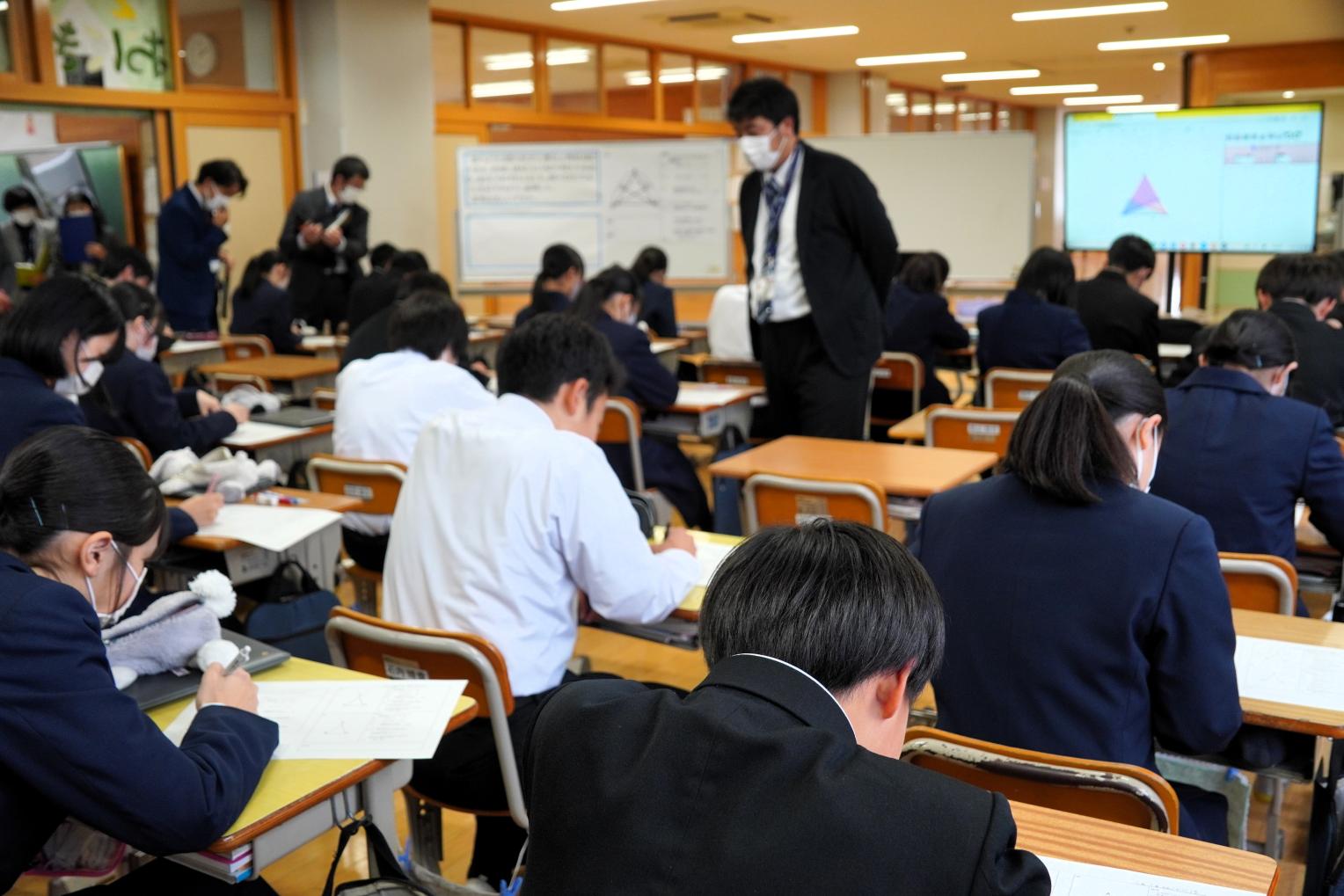 06 個人で問題を解いたり
