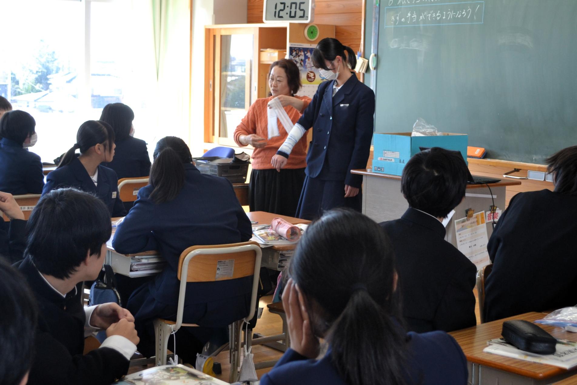 06 応急手当の実習です