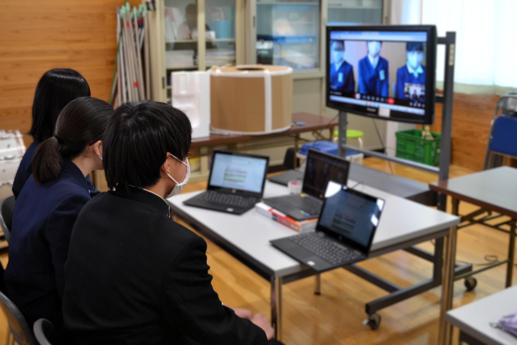 02 小学校の代表児童と対話しました