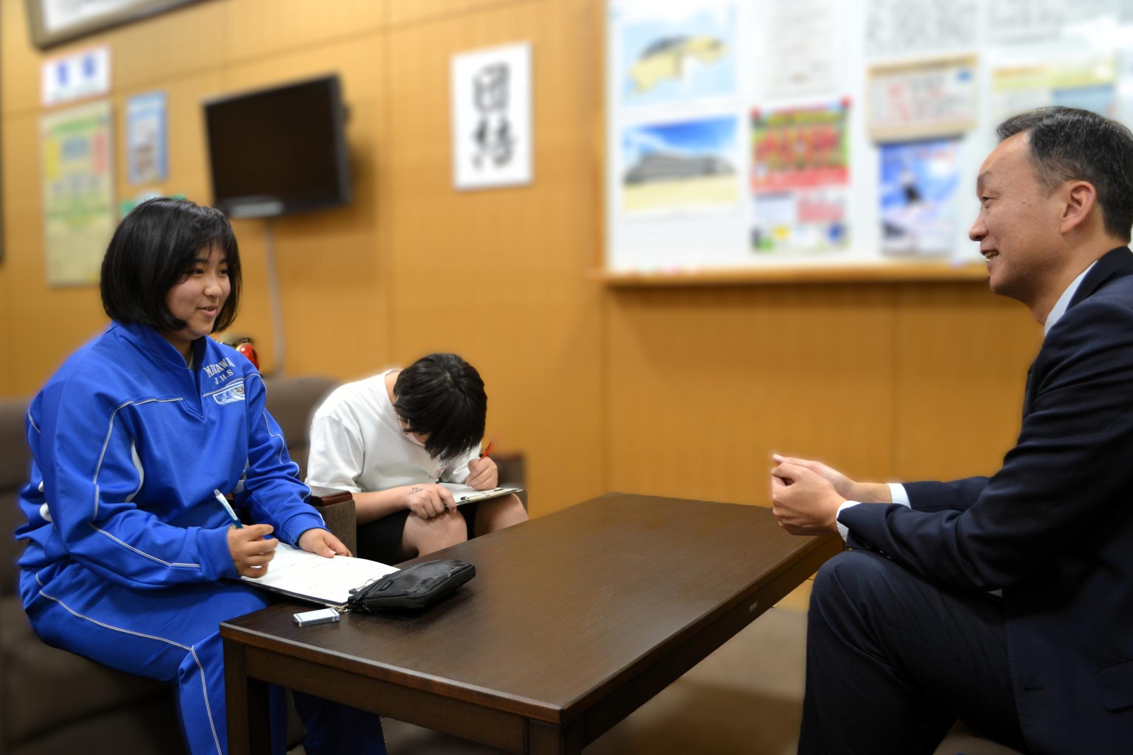 01 放送委員が特別企画でインタビューにきました