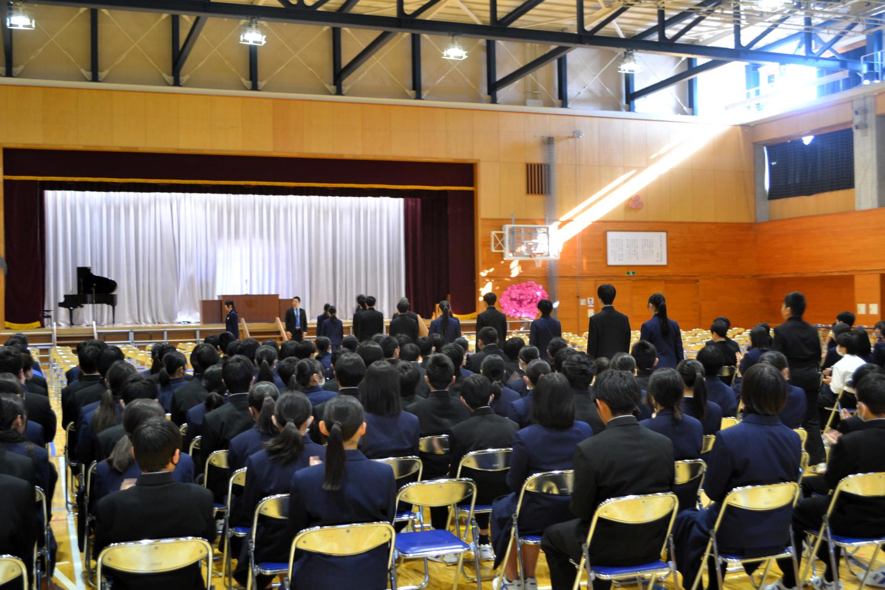 01 全校生徒が一堂に会した予行練習