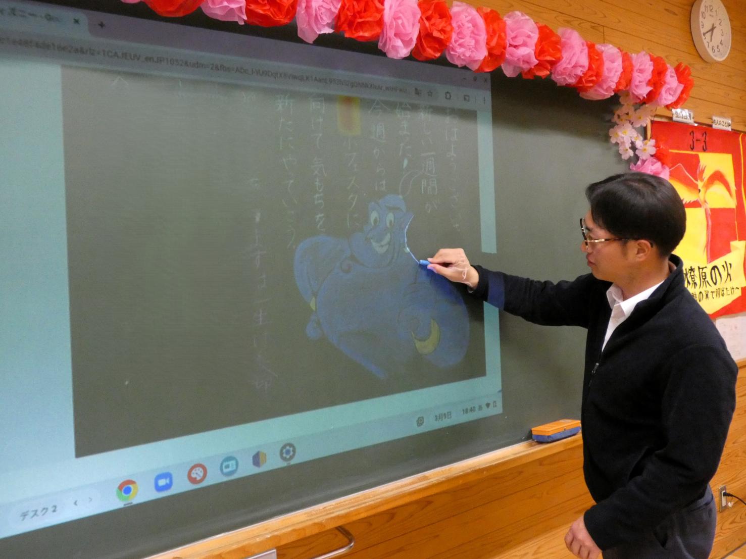 11 一人一人の先生の思いがつまった黒板アート