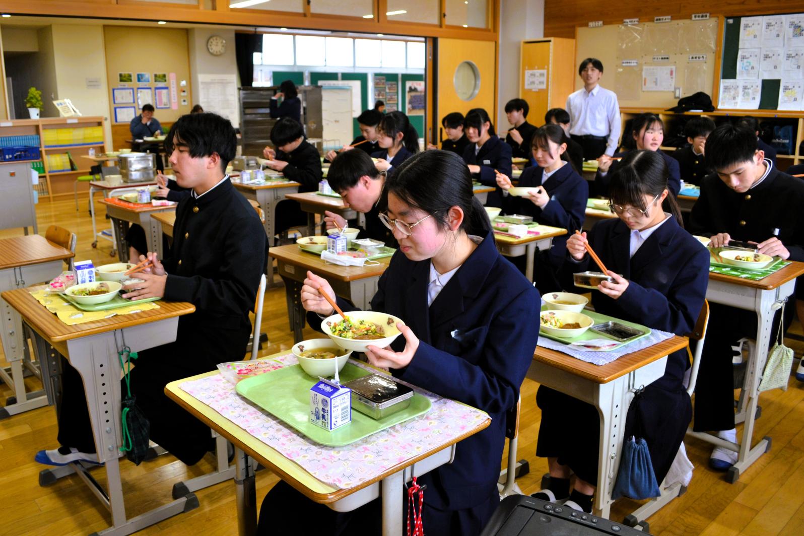 05 最後の給食も美味しくいただきます