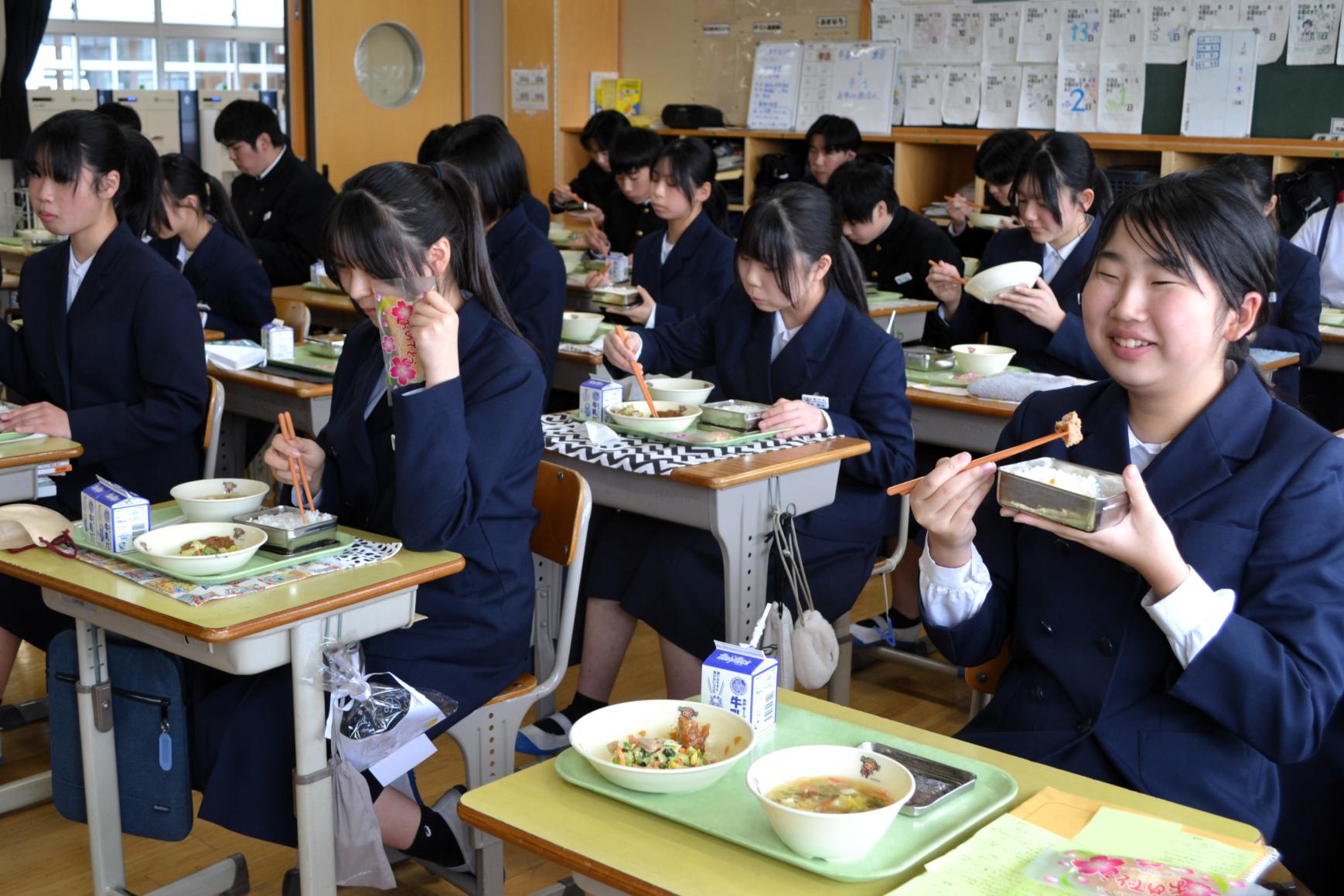 06 このメンバーで食べる食事も最後です