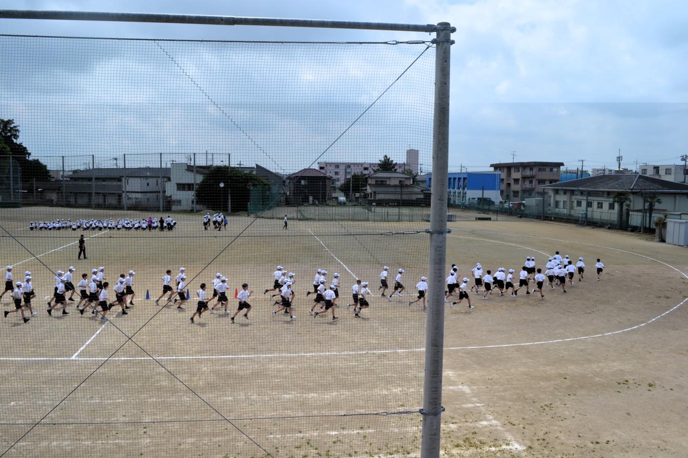 06 １年生もきびきびと行動していました