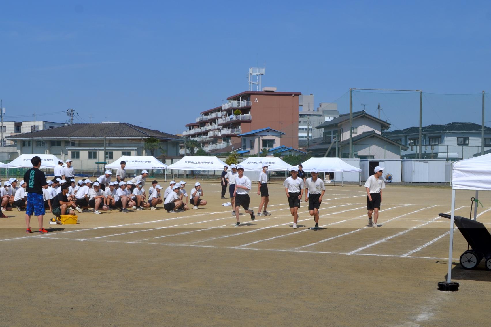 01 ３年生の徒競走の練習です