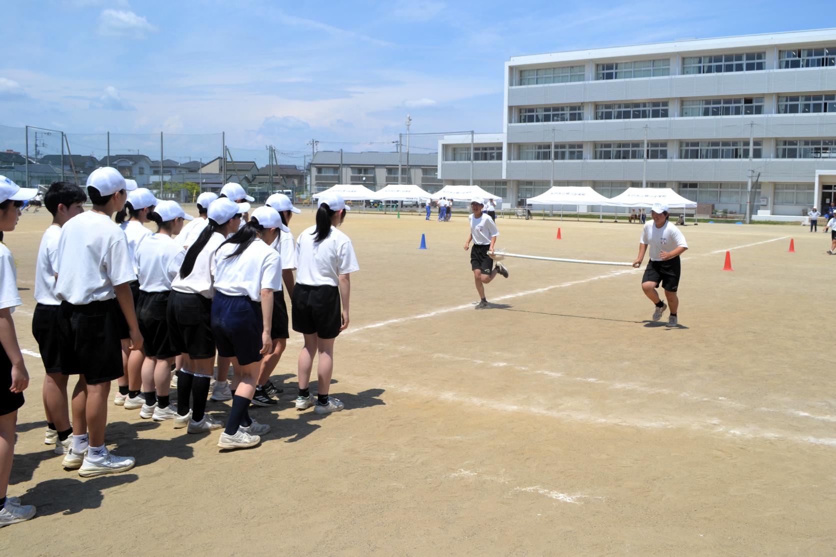 08 ２年生も学級ごとの最後の練習です
