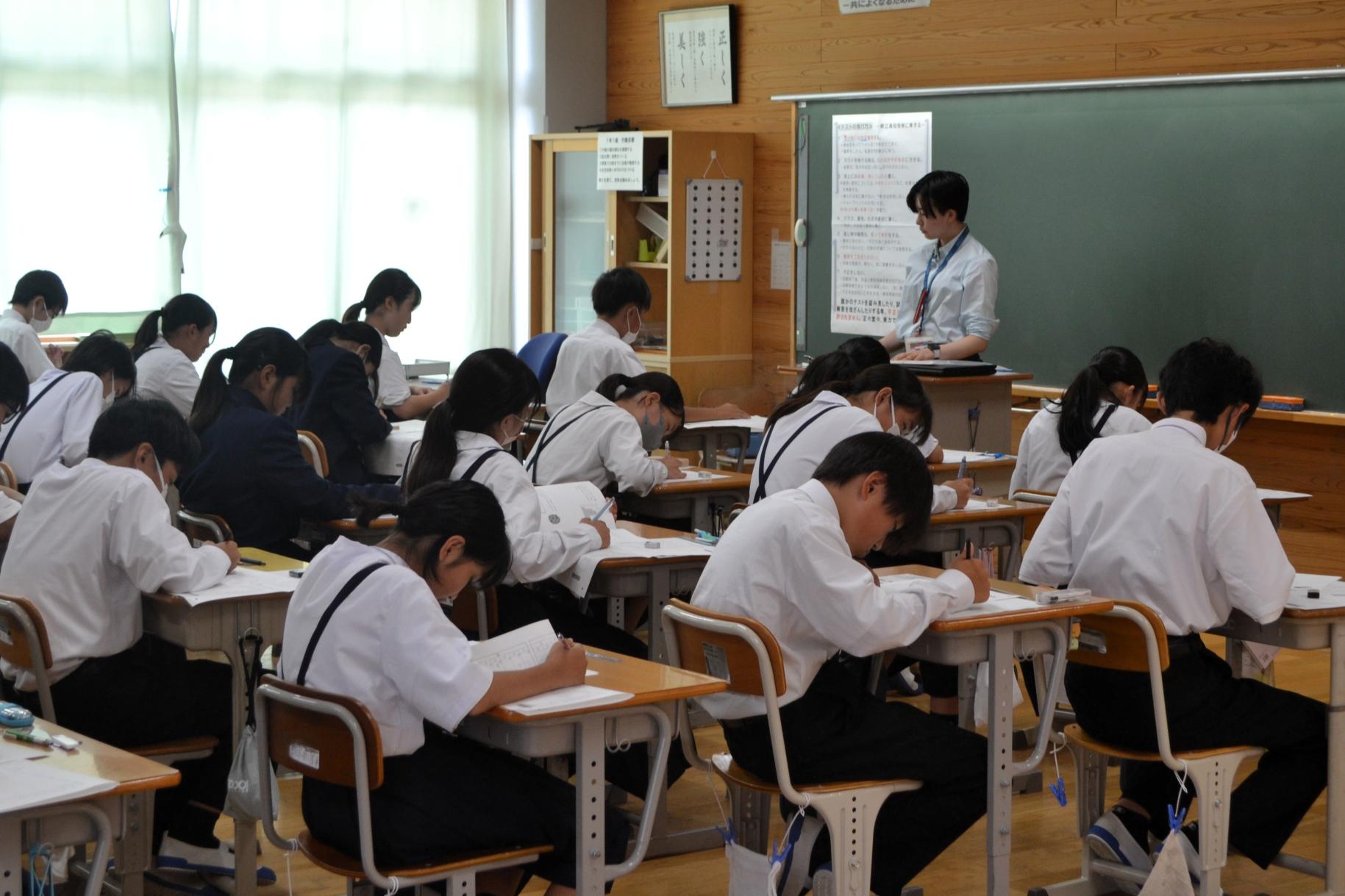 05 1年生は初めての実力テストです