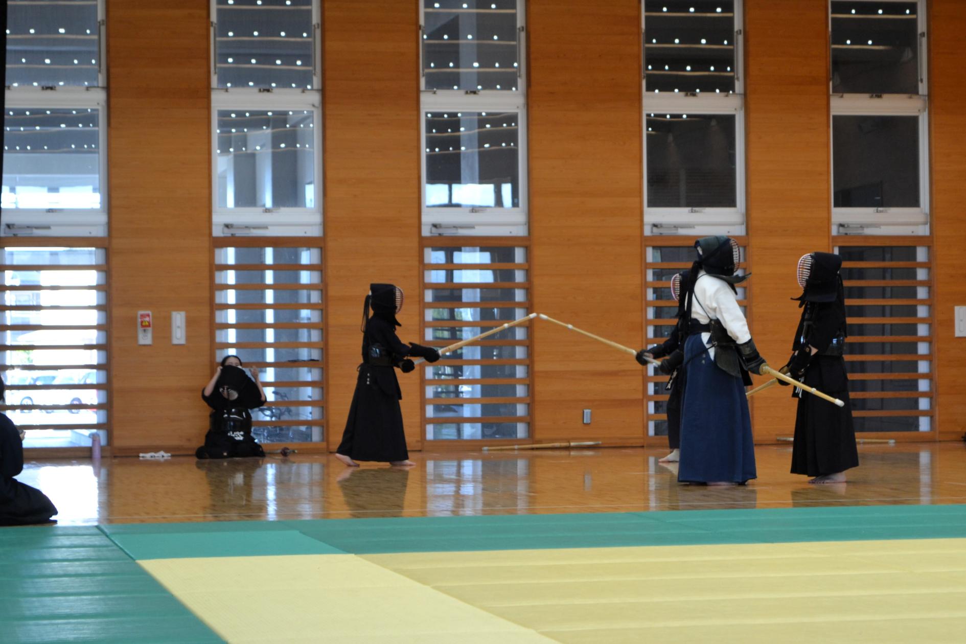 11 剣道部は顧問の先生に稽古をつけていただきました