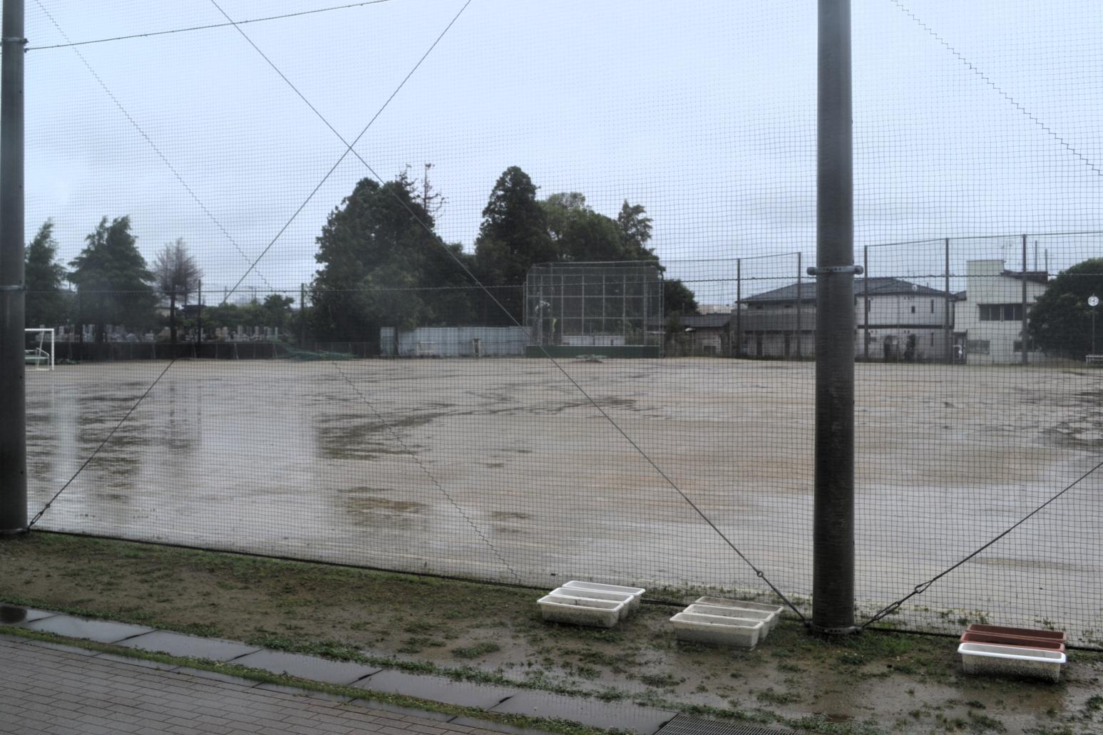 01 台風で校庭が一面の水でした