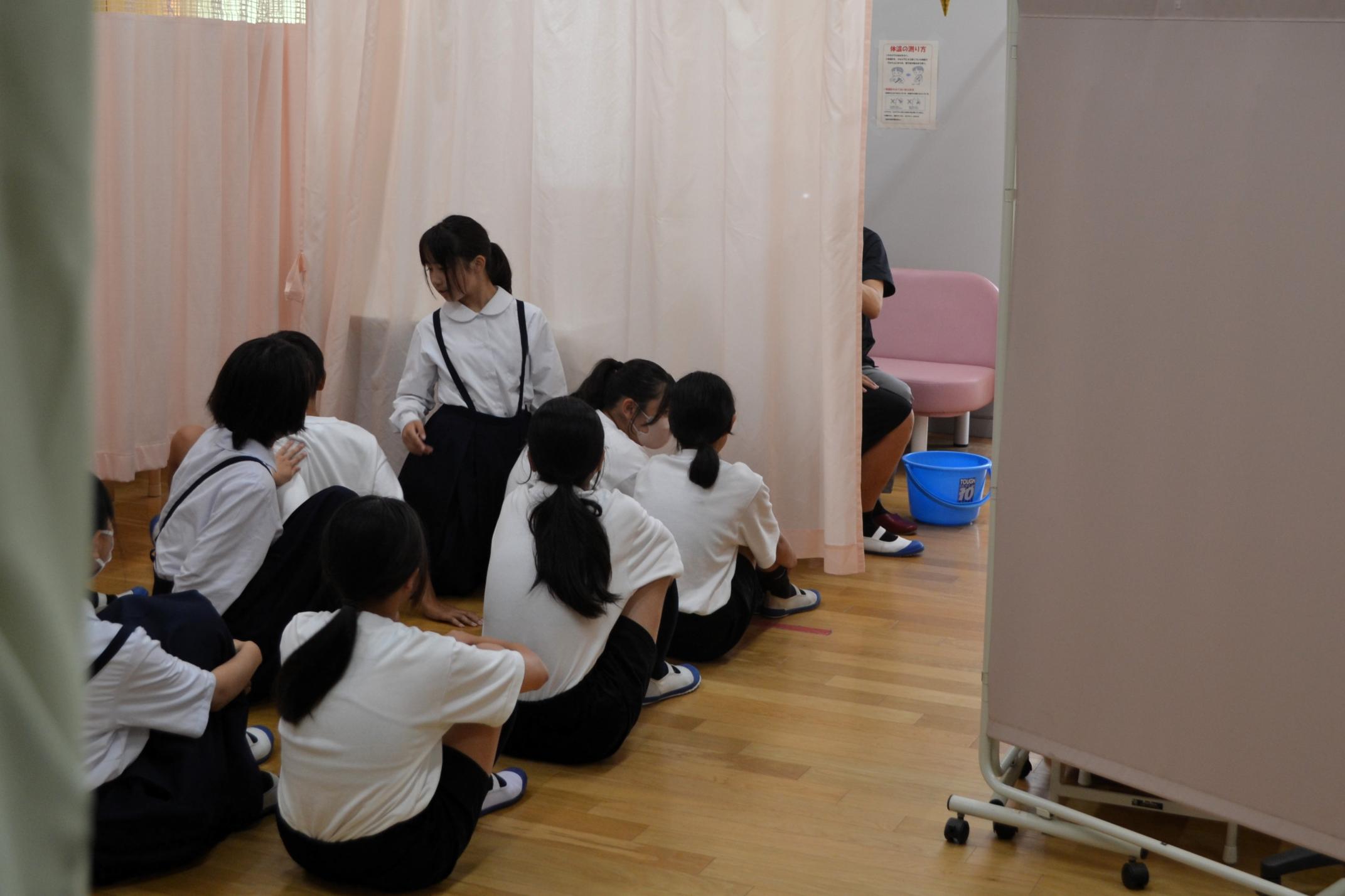 03 校医の先生にも待ち方がいいとお褒めの言葉をいただきました