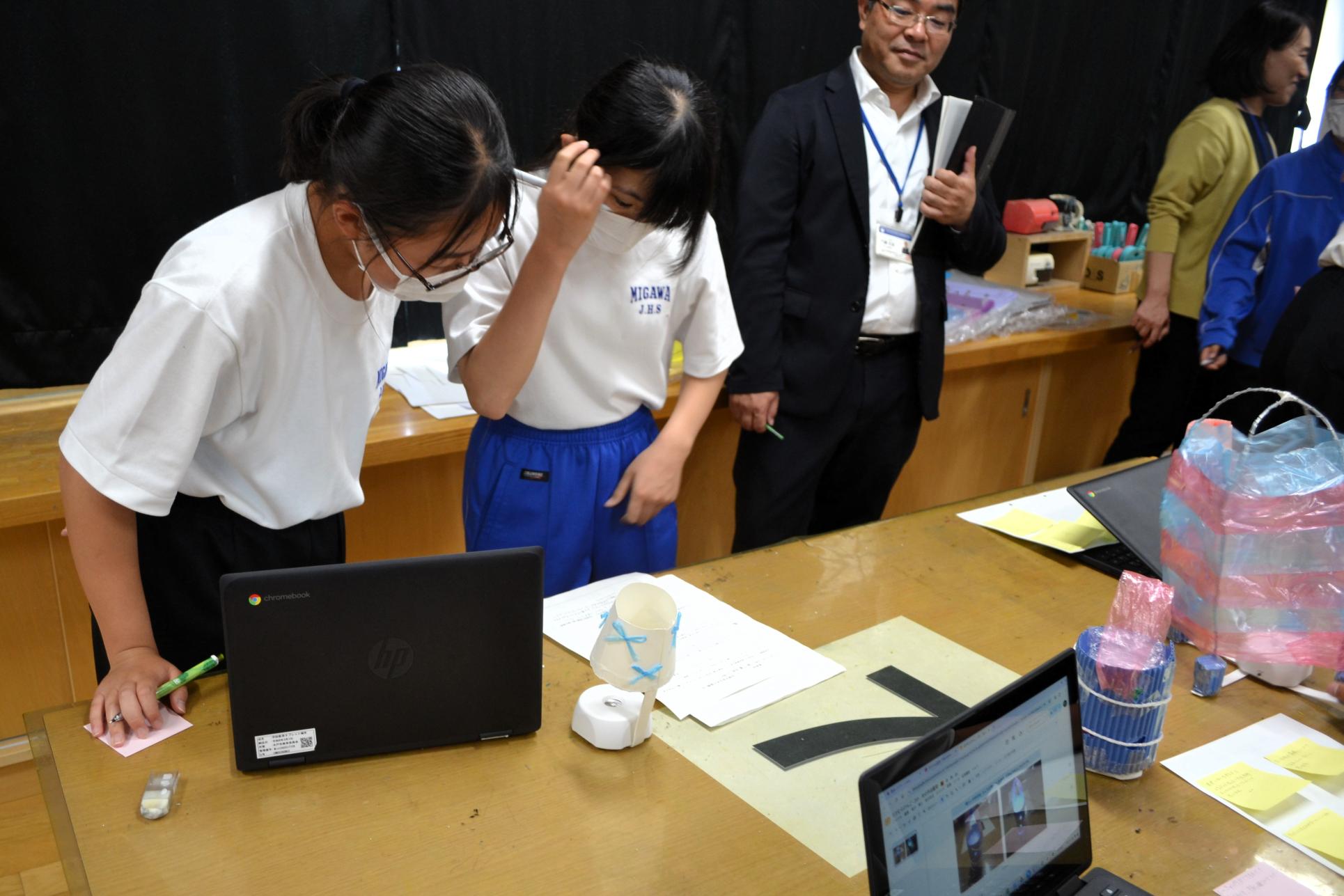 04 友達の作品のよさを見付けます