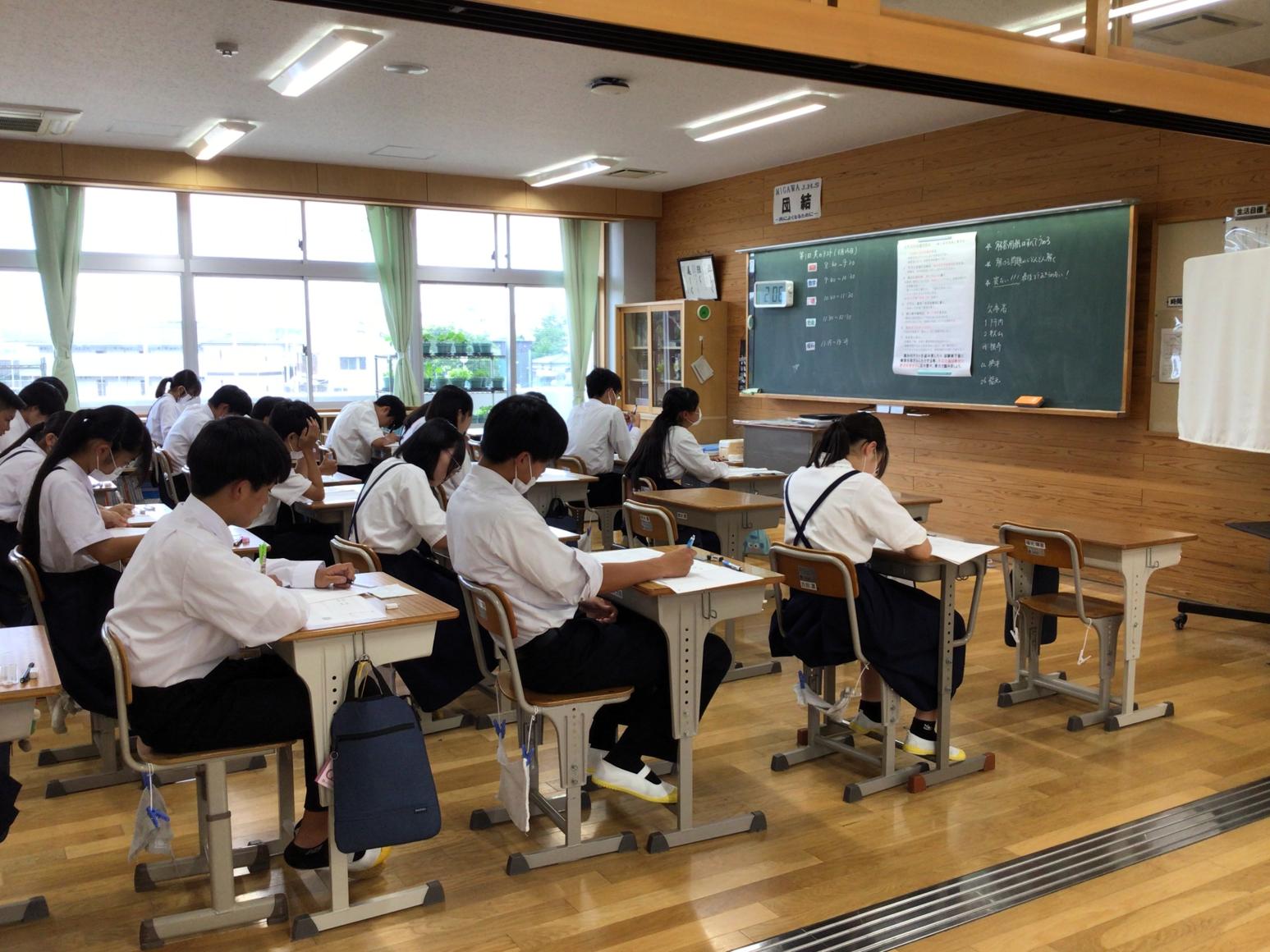 01 ３年生は実力テストを頑張りました