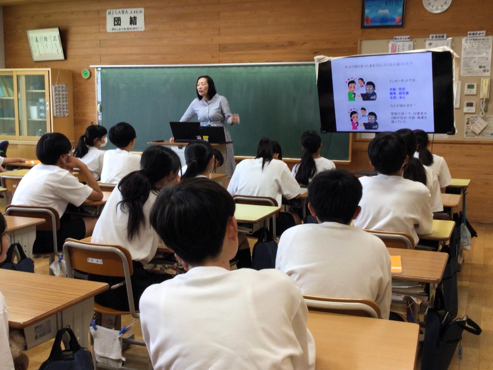 03 １年生はSNSに関する講演会を行いました