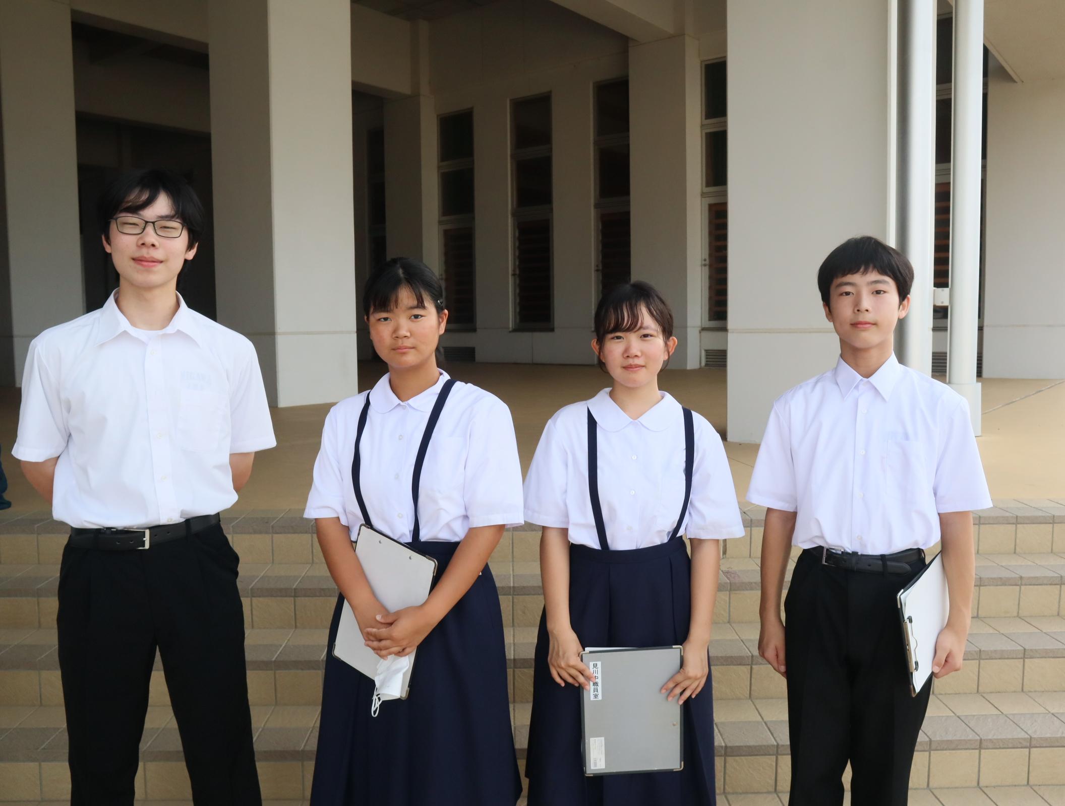 出発前の記念撮影です