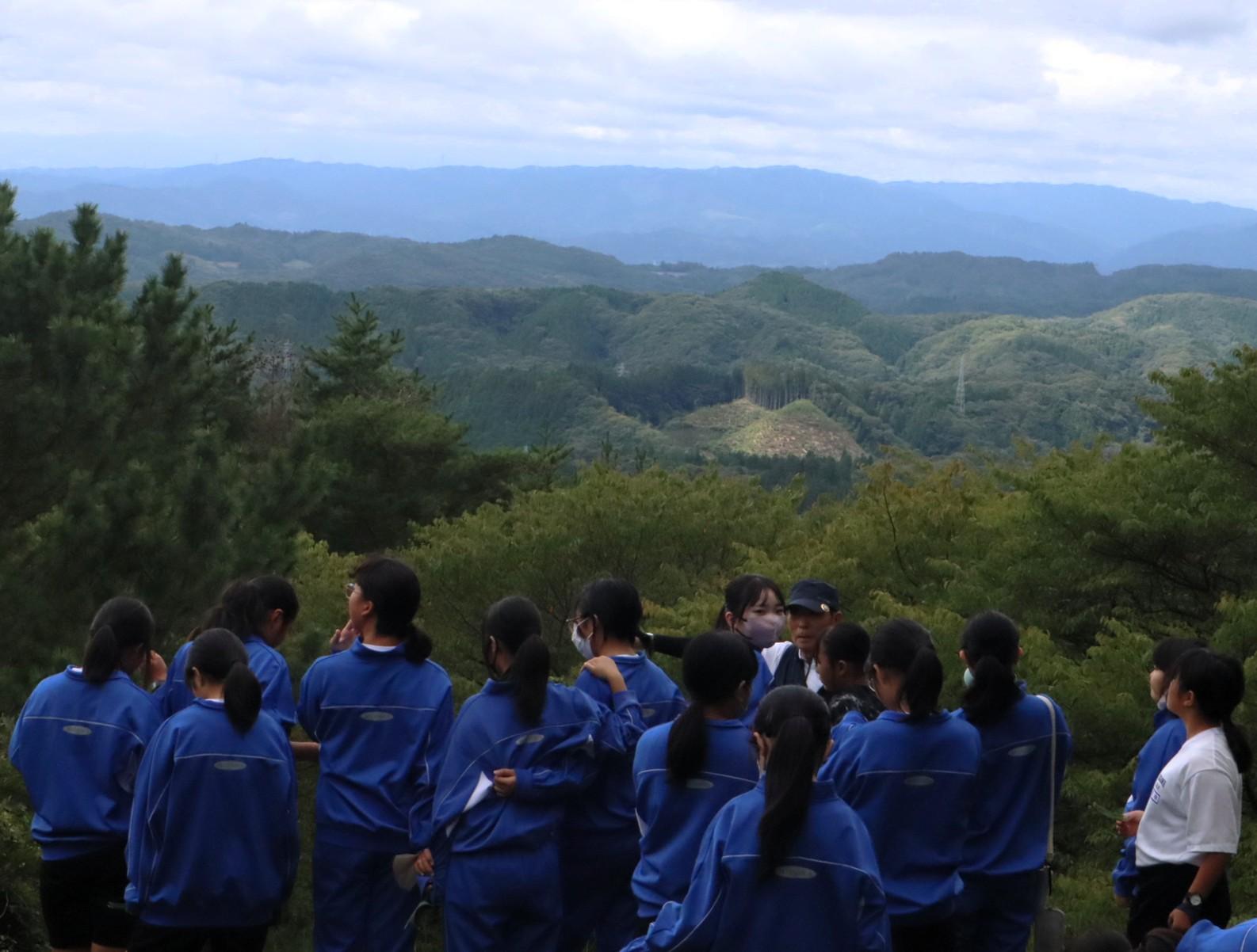 08 とても眺めがよいところまで登ってきました