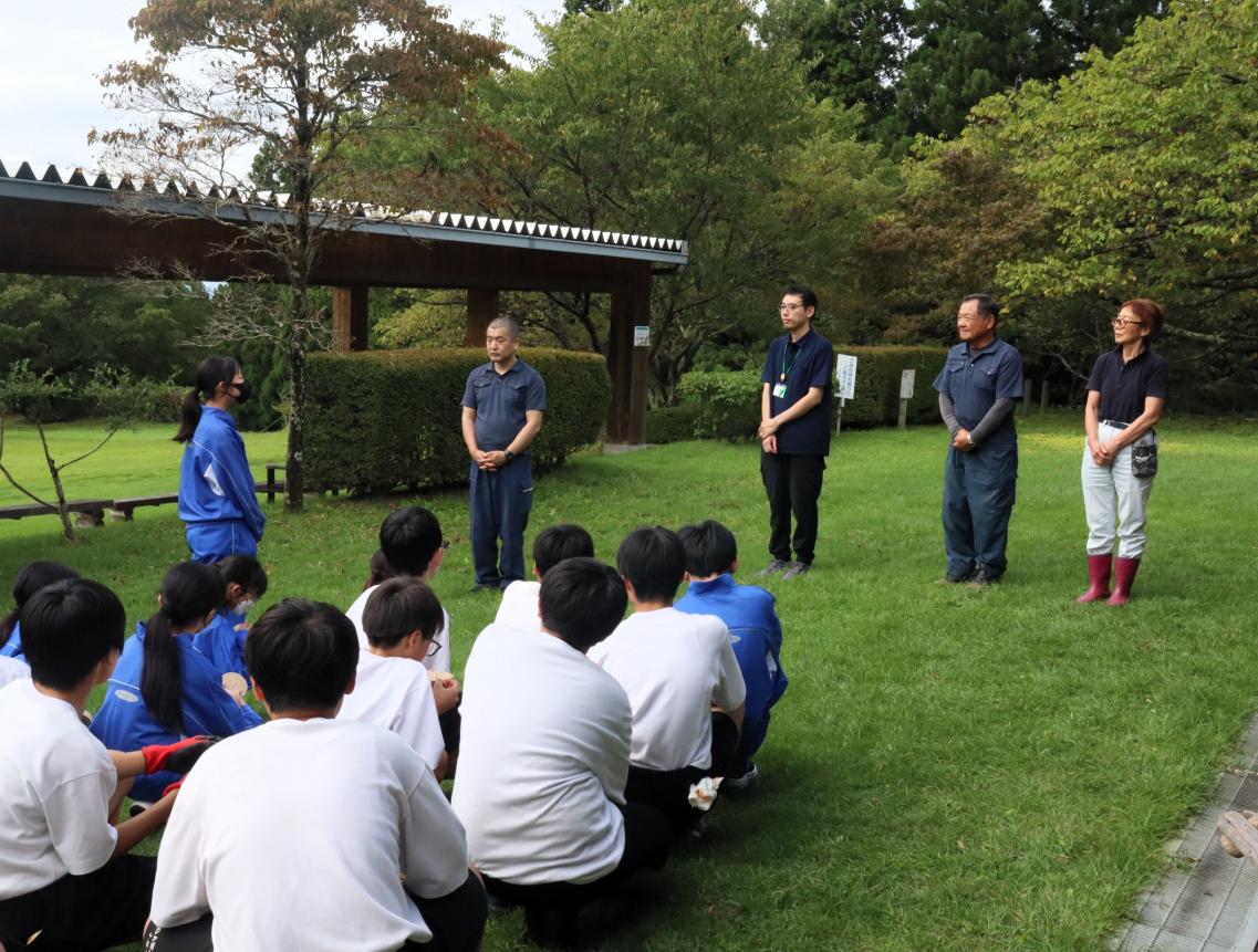 15 終わりの会で、代表生徒が感謝の気持ちを伝えます