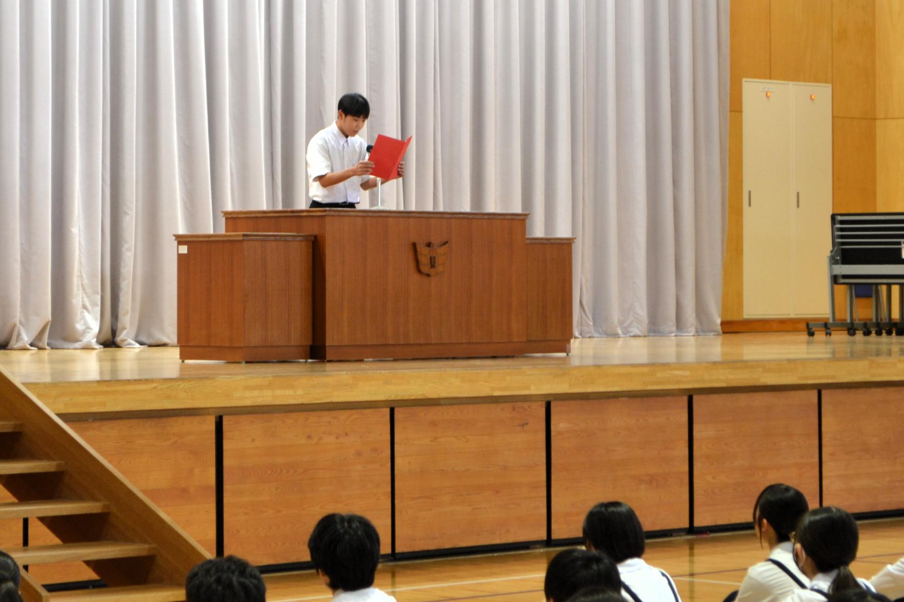 02 前期の反省と今後への抱負を発表しました