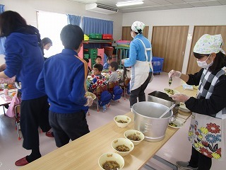 給食 (3) 給食 (3)
