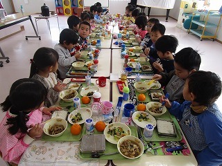 給食 (2) 給食 (2)