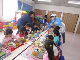 給食 (4) 給食 (4)