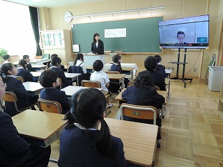 04オンライン始業式教室