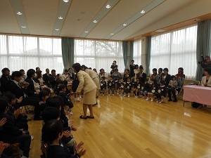 新入園児入場