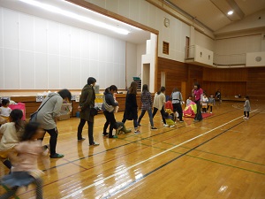 足トンネルくぐり
