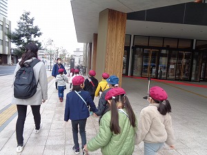 芸術館へ 芸術館へ