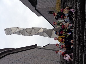 タワーの前 タワーの前