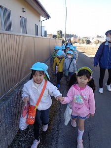 歩いて行くよ 歩いて行くよ