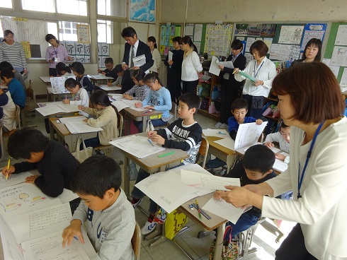 多くの先生が見守る中で 多くの先生が見守る中で