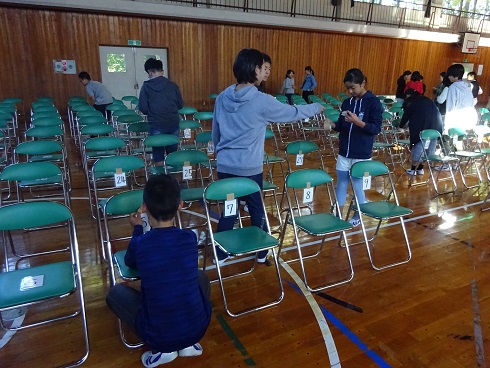 朝から準備する6年生ちょボラー達 朝から準備する6年生ちょボラー達