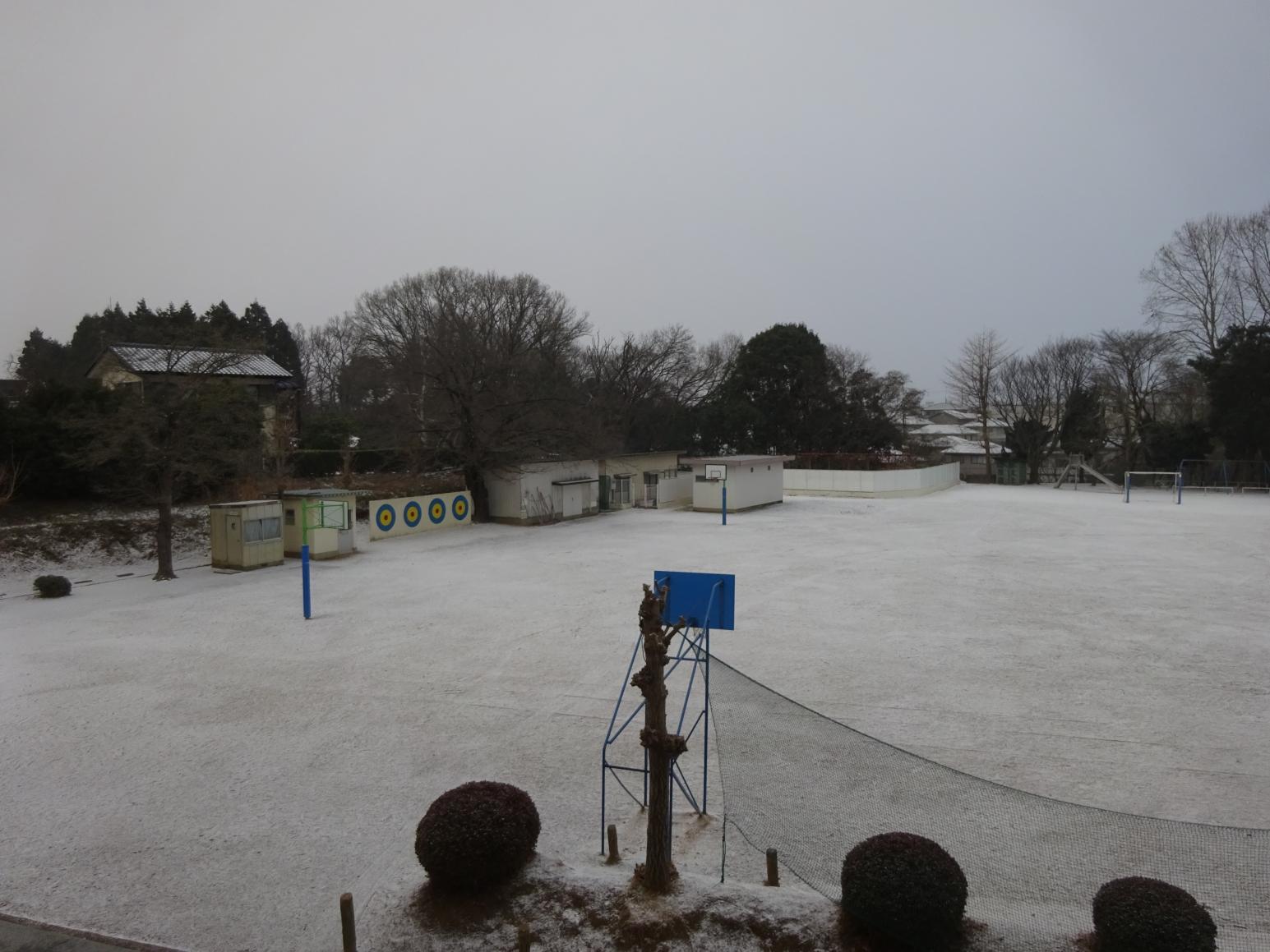 雪のグラウンド 雪のグラウンド