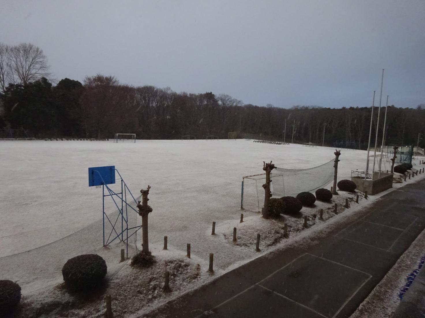 雪のグラウンド