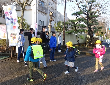 あいさつ運動中 あいさつ運動中