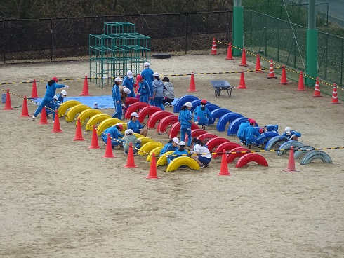 校庭タイヤ塗装中編 校庭タイヤ塗装中編
