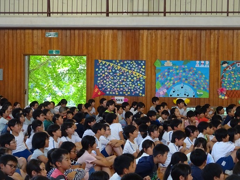学年からのプレゼント(掲示物) 学年からのプレゼント(掲示物)