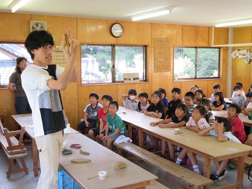 大津晃窯さんの説明
