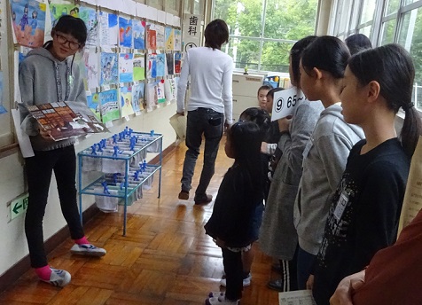 廊下でも読み聞かせ 廊下でも読み聞かせ